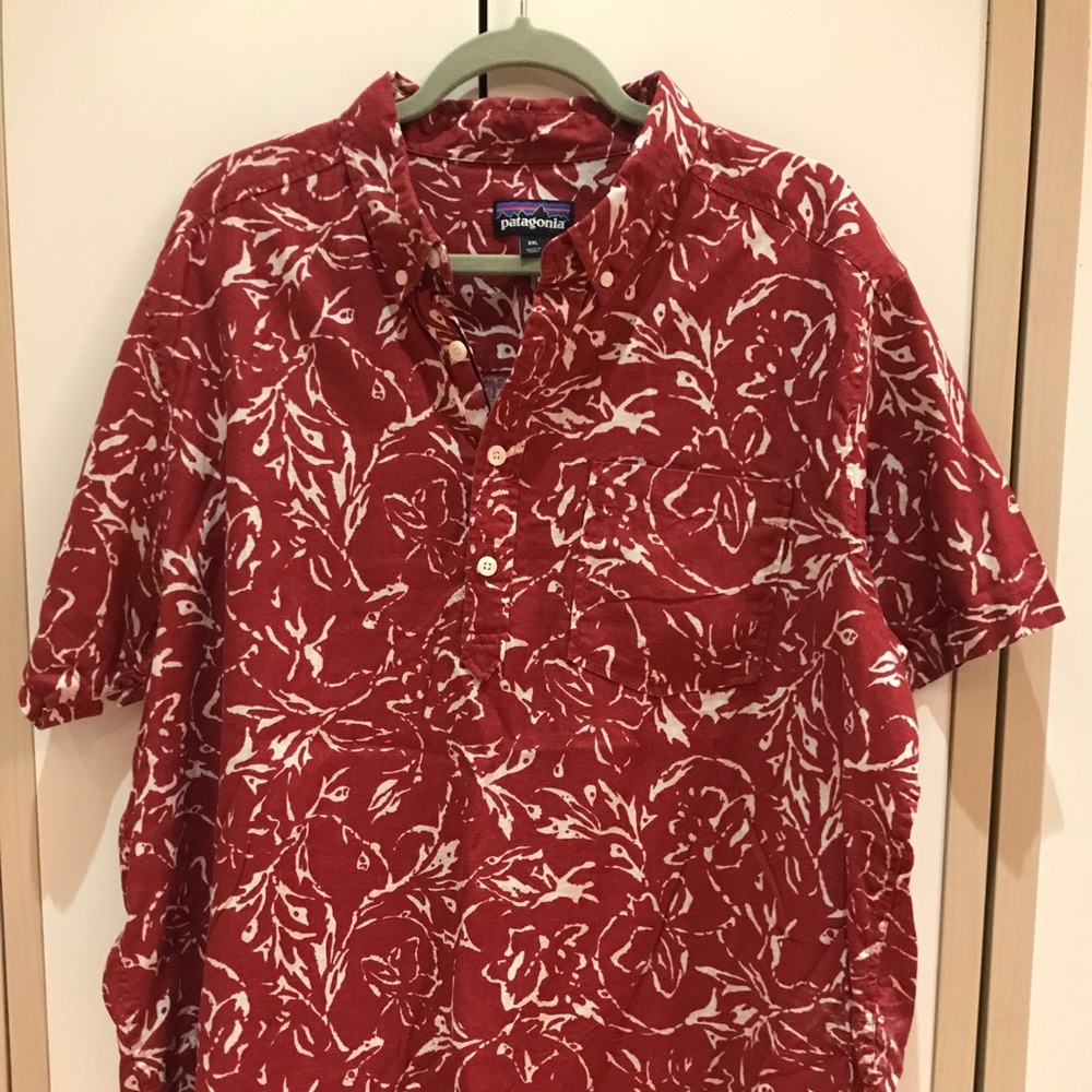 Patagonia short sleeved 1/4 button down shirt